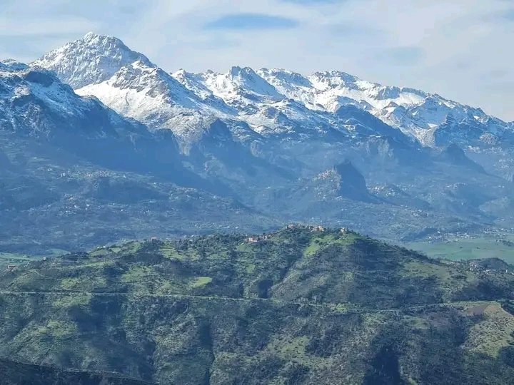 جبال جرجرة من منطقة آث ياني 
الجزائر