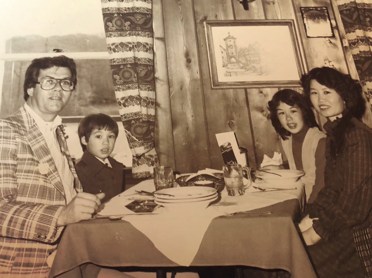 BrendanDrums's tweet photo. Family Photo
#dennis #brendan #colleen #soonja https://t.co/Buqk1hxVFK