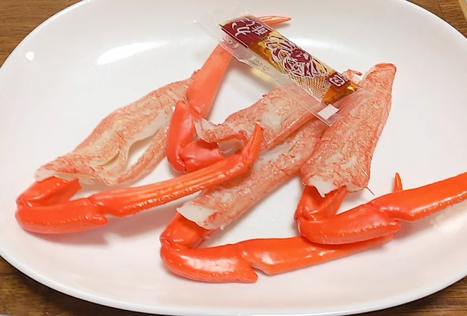 父親の誕生日プレゼントとして用意した大人のカニカマ専用フォーク、すごく好評だった 