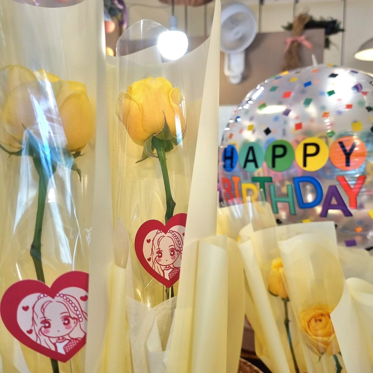 jing_bbang's tweet photo. #Happy_Naeun_Day 
#Blooming_in_February 
@Happynaeunday

예쁜 꽃집에 꽃보다 아름다운 나은언니💗
특전이랑 꽃 너무나 이뻐요..👍

생카 열어주셔서 감사합니다:) https://t.co/gLdAYCn2j6