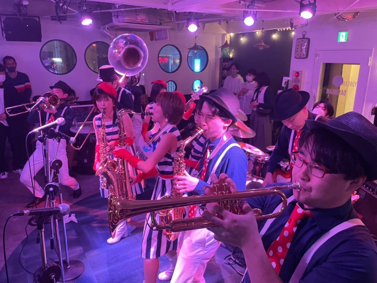 penta_rockon's tweet photo. 本日1バンド目
Brass Honkers！
#Rockyou4
#吉祥寺DayDream https://t.co/nqKRkUvQNL