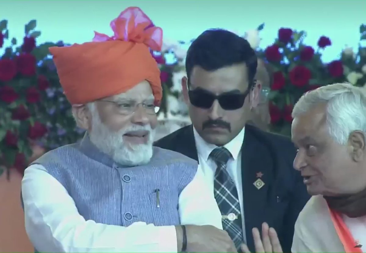 DrKirodilalBJP1's tweet photo. देश के यशस्वी प्रधानमंत्री श्री नरेंद्र जी मोदी के साथ सांसद डॉ किरोड़ी लाल जी मीना धनावड़ दौसा महासभा में! @narendramodi @DrKirodilalBJP https://t.co/FKGus8GSnn