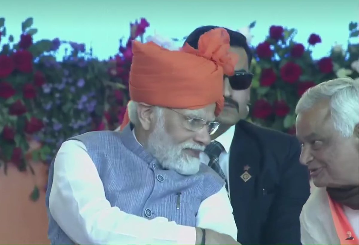 DrKirodilalBJP1's tweet photo. देश के यशस्वी प्रधानमंत्री श्री नरेंद्र जी मोदी के साथ सांसद डॉ किरोड़ी लाल जी मीना धनावड़ दौसा महासभा में! @narendramodi @DrKirodilalBJP https://t.co/FKGus8GSnn