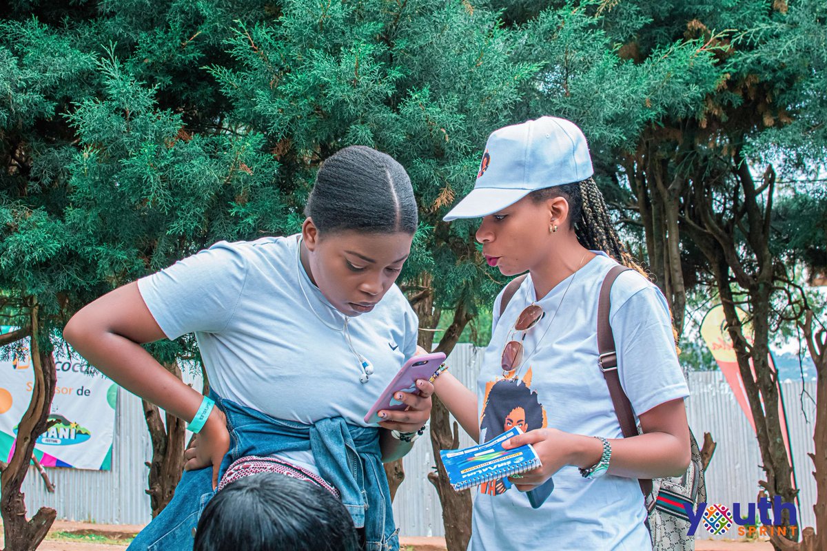 MoniqueMpabuka's tweet photo. #Jour2 du #AmaniFestival2023
Les festivaliers ont été initier et se sont familiariser avec l'infirmière Nisa afin d'accéder facilement aux informations fiable et sûres en ce qui concerne les 
#VBG #Avortement #CoercitionReproductive #Arches #Makokiyamwasi #NurseNisa @YouthSprint https://t.co/1FG5E3vJ5Y