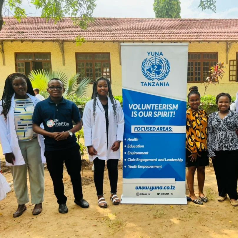 jensamsir's tweet photo. It was an honour to participate on a short session that took place at Jangwani secondary school,hosted by @YunaMuhas, concerning the engagement and participation of girls in science in order to promote gender equality in the field of science and technology.
#girlinscience https://t.co/eulkbl7uPy