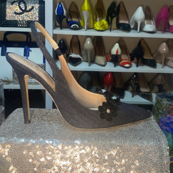 tkanga's tweet photo. So good I had to share! Check out all the items I'm loving on @Poshmarkapp #poshmark #fashion #style #shopmycloset #asos #nike #katespade: https://t.co/5OBN3XcmCh https://t.co/kj4tafqpSk