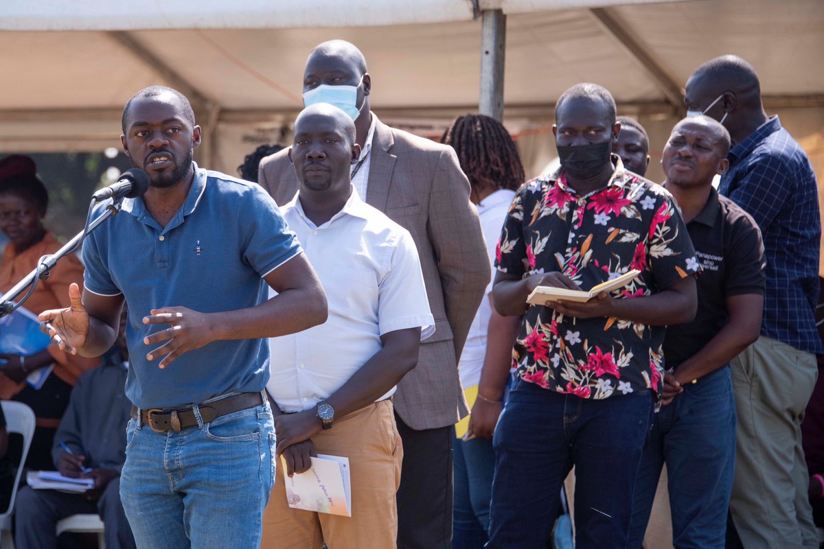 KagutaMuseveni's tweet photo. I had an interactive session with a group of journalists as I closed the 6-day  training program on Patriotism. I encouraged them to familiarize themselves with the vision of socio- economic transformation with science, knowledge and technology as key instruments. https://t.co/LlRmu8bjDh