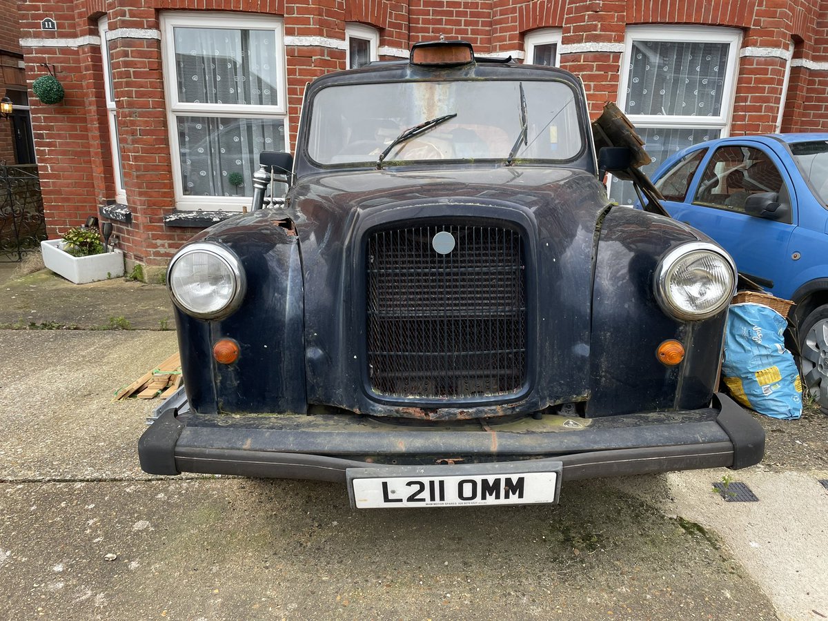 flaneurUK's tweet photo. Some weekend #streetspots including a couple of still-local DL plates and a retired Fairway by the sea. @16Valver https://t.co/4I5KTmpieM
