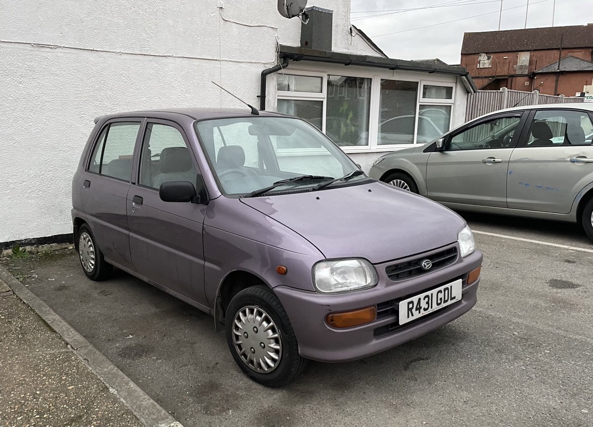 flaneurUK's tweet photo. Some weekend #streetspots including a couple of still-local DL plates and a retired Fairway by the sea. @16Valver https://t.co/4I5KTmpieM