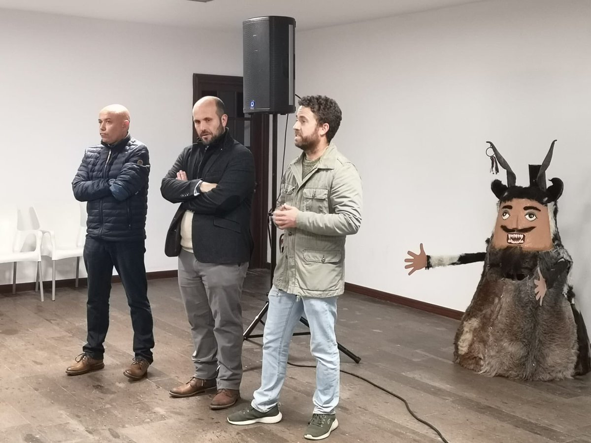 NaturExperience's tweet photo. El pasado viernes se presentó este ilusionante proyecto de las Libreas de El Palmar en el que hemos tenido la fortuna de poder realizar para el @AytoBuenavista y
la Dirección General de Patrimonio Cultural del Gobierno de Canarias.
#libreas #elpalmar #libreaselpalmar https://t.co/508yS2EV6k