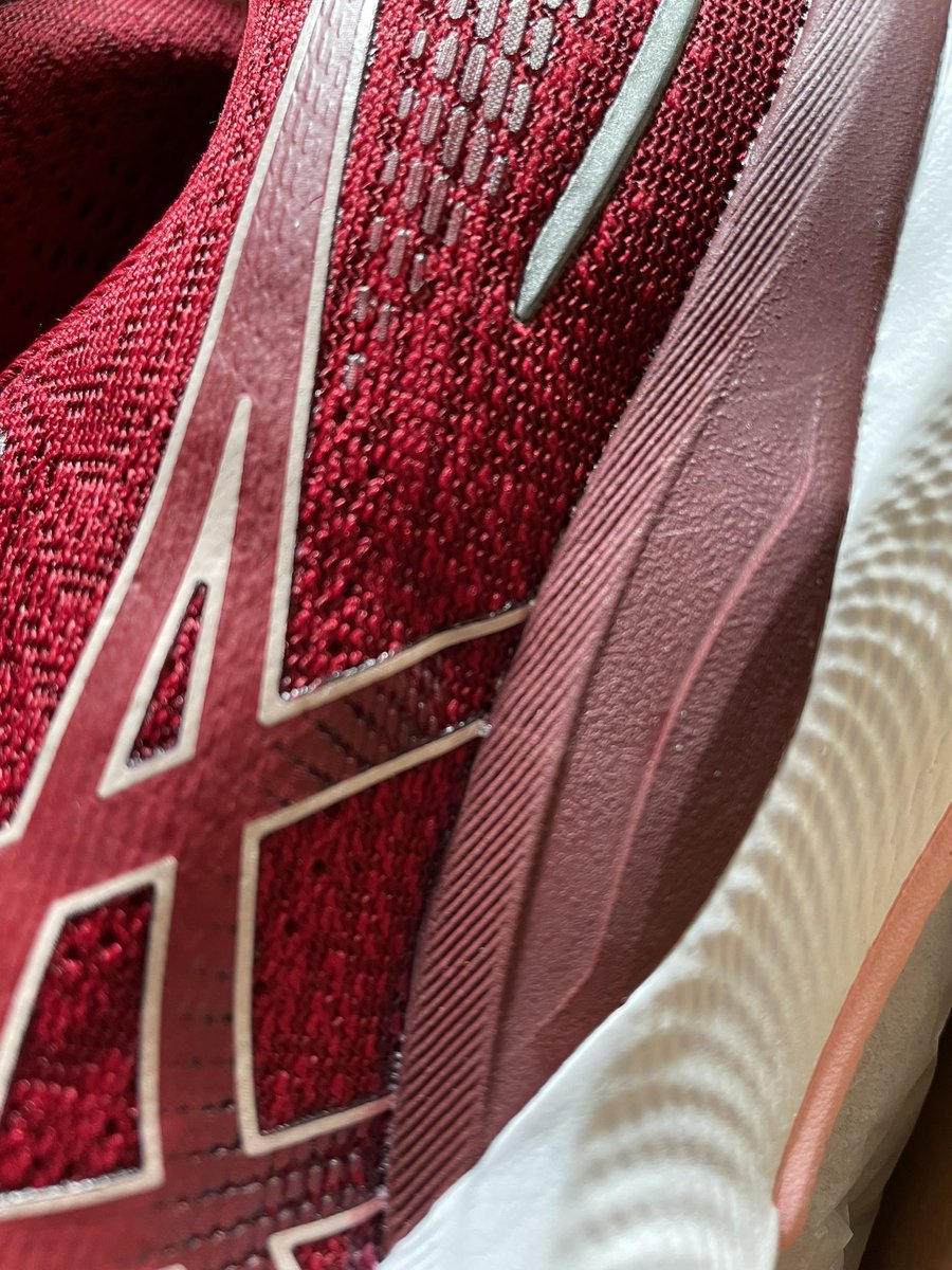 GarlicLass's tweet photo. Hi @ASICS_ZA - how can I remove the line design on the outside of my shoes without damaging their structure, and what should I use to permanently stain the white and pink parts of the sole darker? https://t.co/pHchL0rU6l