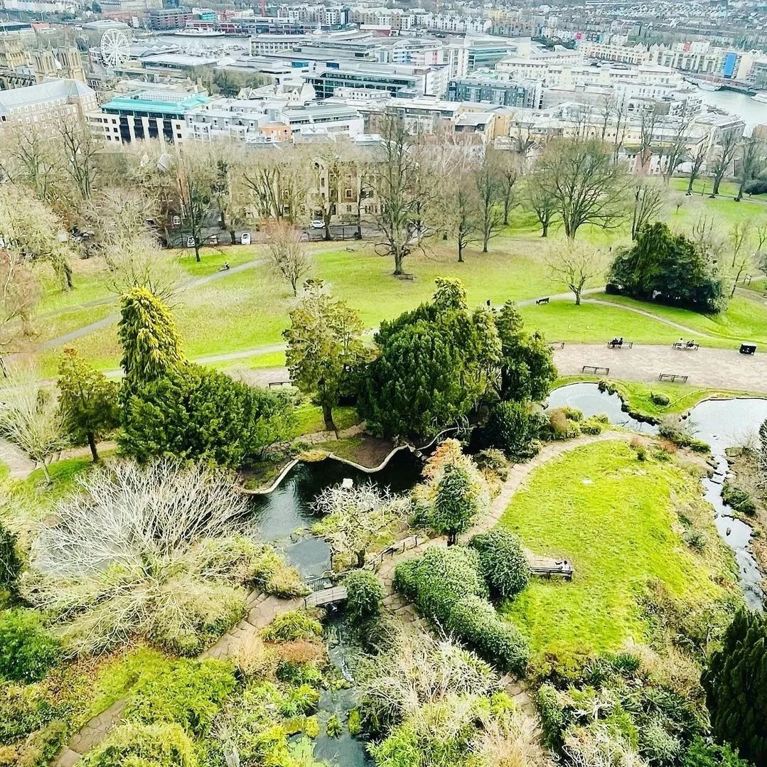 Who knows where this amazing photo was taken from? 🍃 
There's a Sunday brain workout for you! 😆 
Let us know in the comments. ⤵️ 
{📸 itsboredbee via Instagram}

#Photography #Bristol #LoveBristol