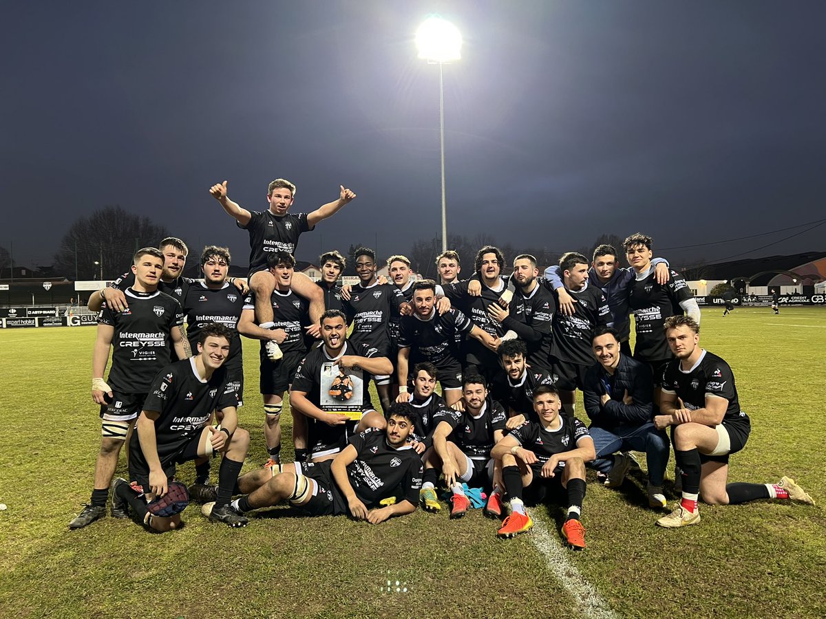 𝙑𝙄𝘾𝙏𝙊𝙄𝙄𝙄𝙍𝙀𝙀 🔥

Nos jeunes espoirs continuent cette belle série de victoires en s’imposant cette fois face à l’Union Barbezieux-Jonzac (22-12) 😎

Un grand bravo aux deux équipes 👏