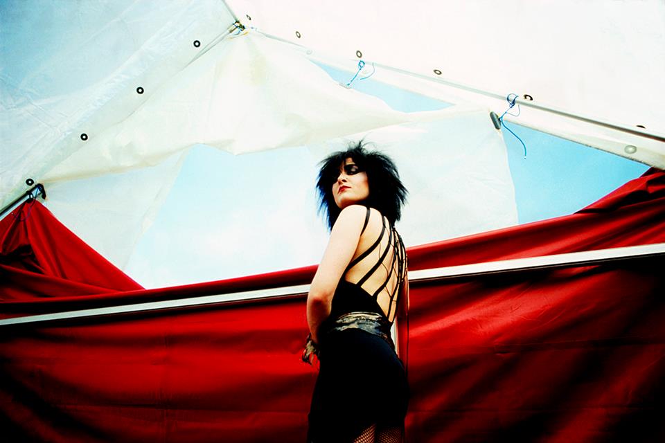 Susan Janet Ballion

@SiouxsieHQ @NewWaveAndPunk #SiouxsieSioux #SiouxsiesiouxSunday #photooftheday 

📸 Jill Furmanovsky
