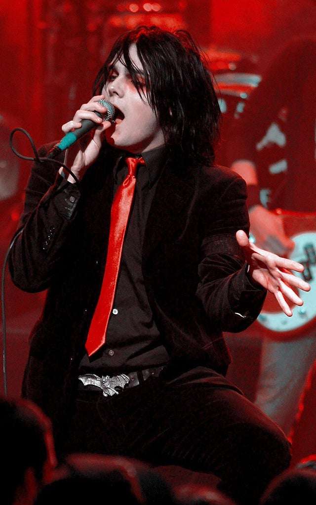 NerdNevermore's tweet photo. Lots of people (me included) are obsessed with Gerard Way's bat belt buckle. It was made in 1981 out of Pewter (a type of material), by Burgamont Brass works. I found mine online and ordered it! @MCRofficial @MCROfficialST @gerardway #GerardWay #mychemicalromance https://t.co/kETHIW4qQq