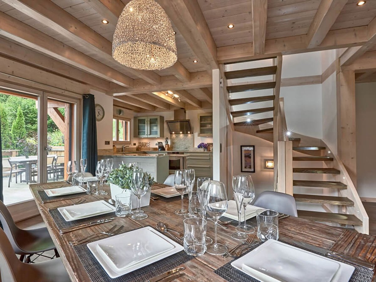 Chalet_Finder's tweet photo. Oo la la!
.
Chalet Aubois is a luxury chalet situated in Morzine. Complete with a home cinema, outdoor entertaining deck, hot tub and sumptuous, designer soft furnishings, it's perfect for your next holiday. #ski #morzine #chalet
.
See more at: https://t.co/HacRr96pAa https://t.co/31WAnamSBv