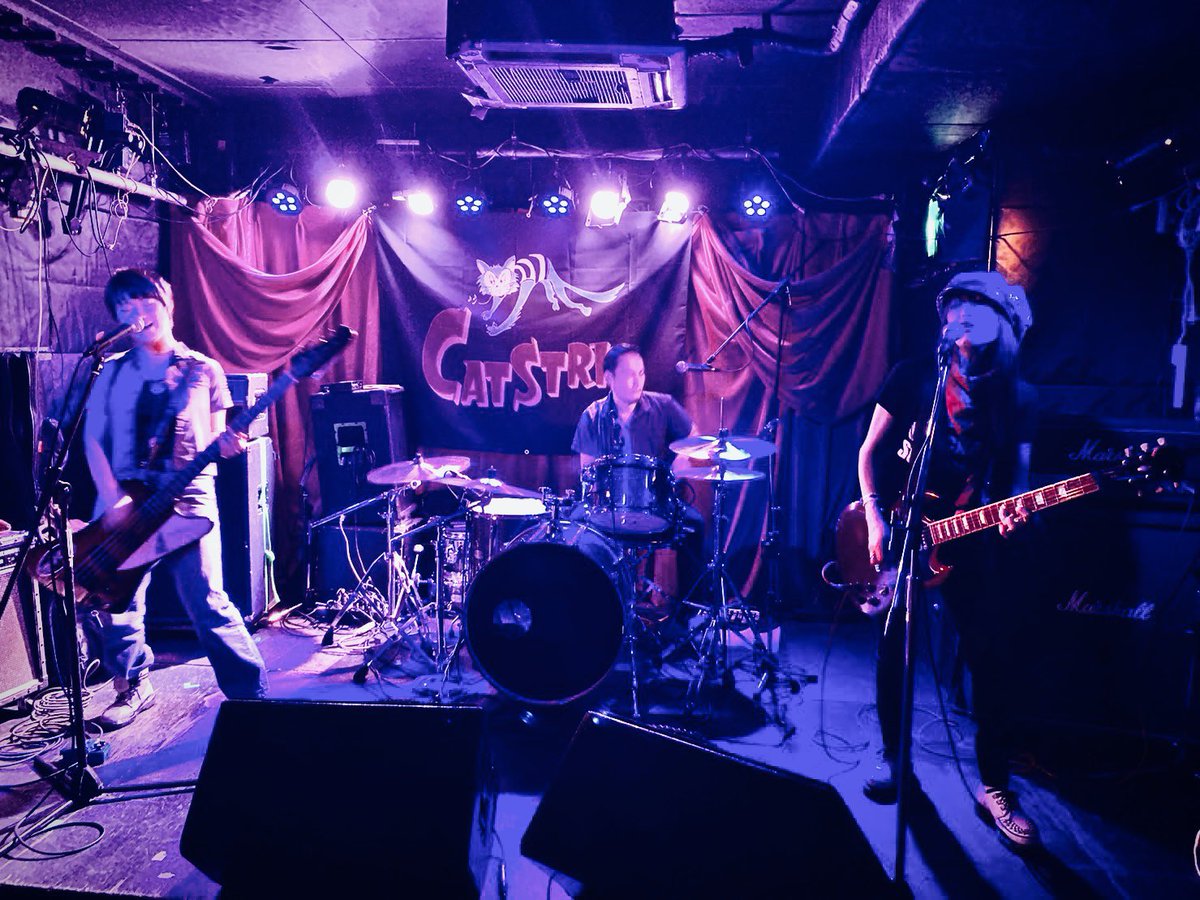 JackChickenStri's tweet photo. 『CATS.TRIP Vol.2』での
ライブ写真いただきました☺️
Jack Chicken Strippers
#CATSTRIP #幡ヶ谷 #HEAVYSICK #JackChickenStrippers #ジャクチキ #ありがとうございました https://t.co/JNH6n6CRAm