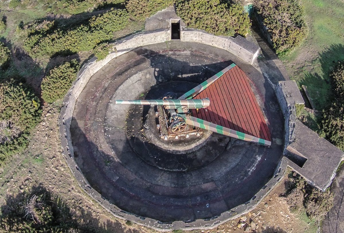 Jsywartours's tweet photo. A 155mm GPF French Artillery Gun captured and used by the Germans in WW2 on Jersey

#Ww2 #sww #bunker #discover #explore  #history #jerseyci #ww2daily #ww2bunker #battlefield #tourguide #dji https://t.co/4xWj4qaKia