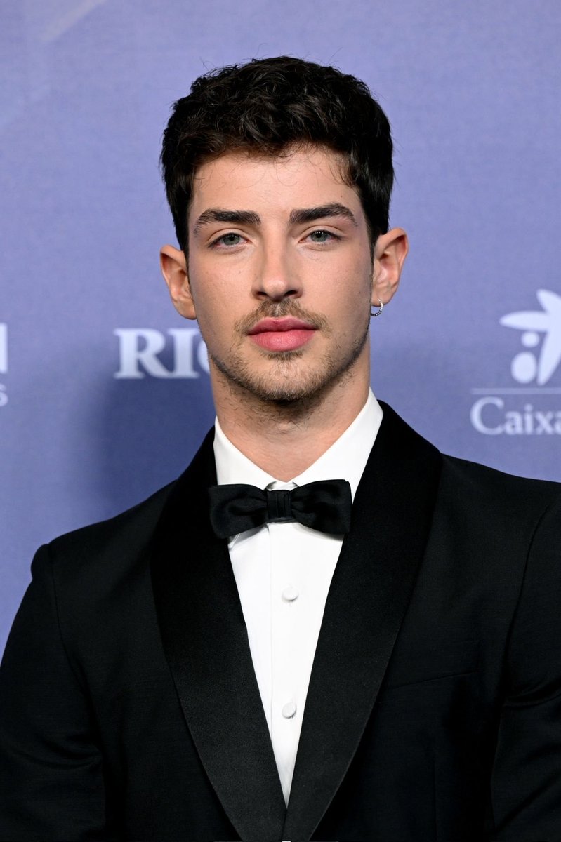 ManuRiosUpdate's tweet photo. Manu is wears Prada and Cartier for his look tonight at the #GOYA2023 Awards. @PremiosGoya @Academiadecine https://t.co/7aMz4MyeUl