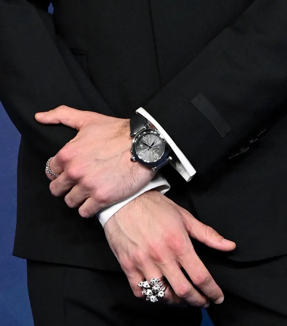 ManuRiosUpdate's tweet photo. Manu is wears Prada and Cartier for his look tonight at the #GOYA2023 Awards. @PremiosGoya @Academiadecine https://t.co/7aMz4MyeUl
