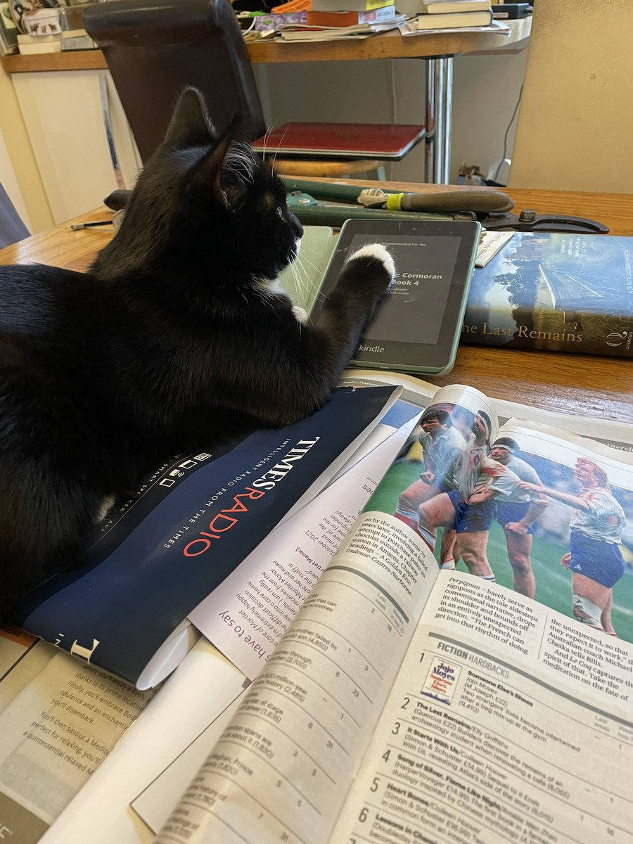 Elly Griffiths tweet media