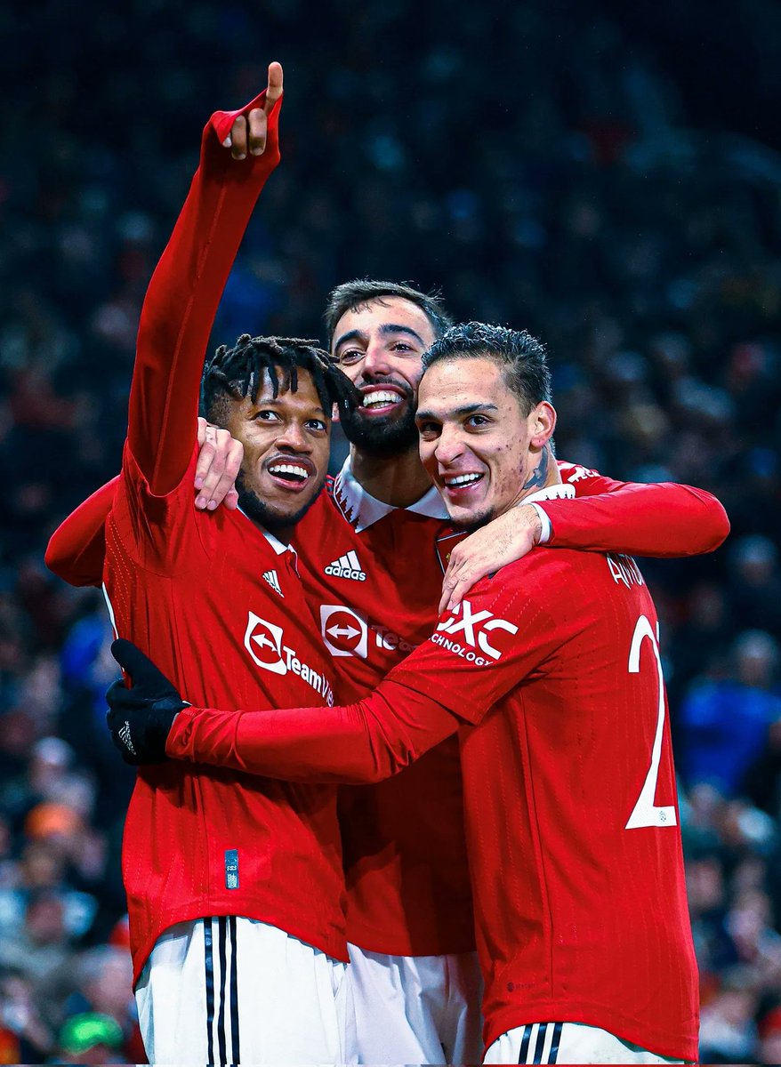 ManUtdInPidgin's tweet photo. No Manchester United fan suppose get few followers because we get 120 million #MUFC daily active users on Twitter!

Retweet and drop ‘❤’ make we follow each other.
#LEEMUN https://t.co/V37kJxbSD9