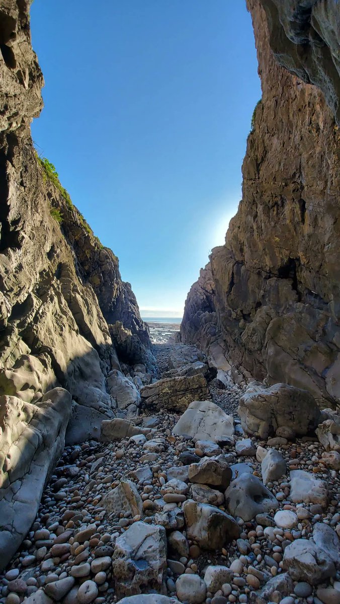 ClyneFarmCentre's tweet photo. Overton - Beach of the week! Overton can be reached via a stunning walk, west along the coast path from Port Eynon. This hidden cove is ideal for rock pooling at low tide and enjoying the peace and quiet of a lesser know part of the Gower coastline.

#BeachOfTheWeek #Overton https://t.co/VbtuXVffkc