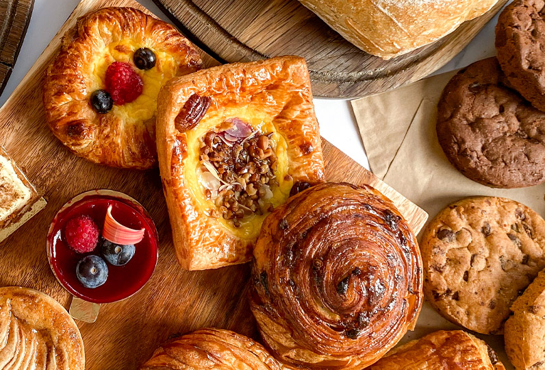 Indulge in the decadence of our freshly baked pastries, made with only the finest ingredients from Royal Artisan Bakery 🥐

#pastrylove #londonbakery #londoneats