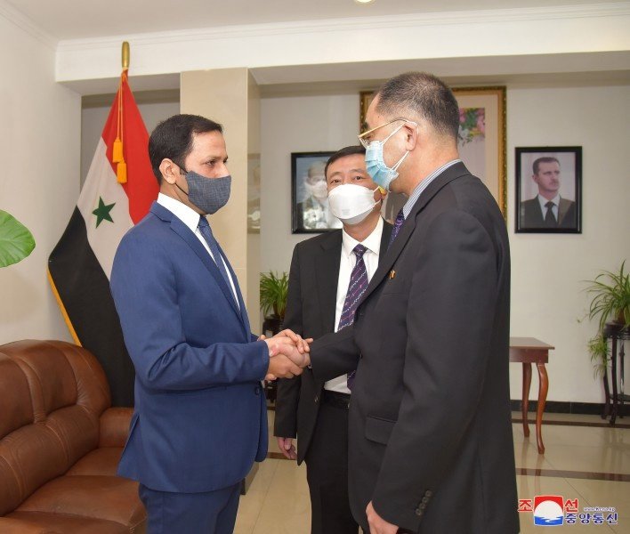 AAlawkranyt's tweet photo. قامت لجنة العلاقات الثقافية مع الدول الأجنبية وجمعية الصداقة الكورية الديمقراطية مع سوريا في 10 فبراير بزيارة سفارة الجمهورية العربية السورية في بلادنا لتقديم التعازي.

#زلزال_تركيا_سوريا https://t.co/COTa0dOxSf