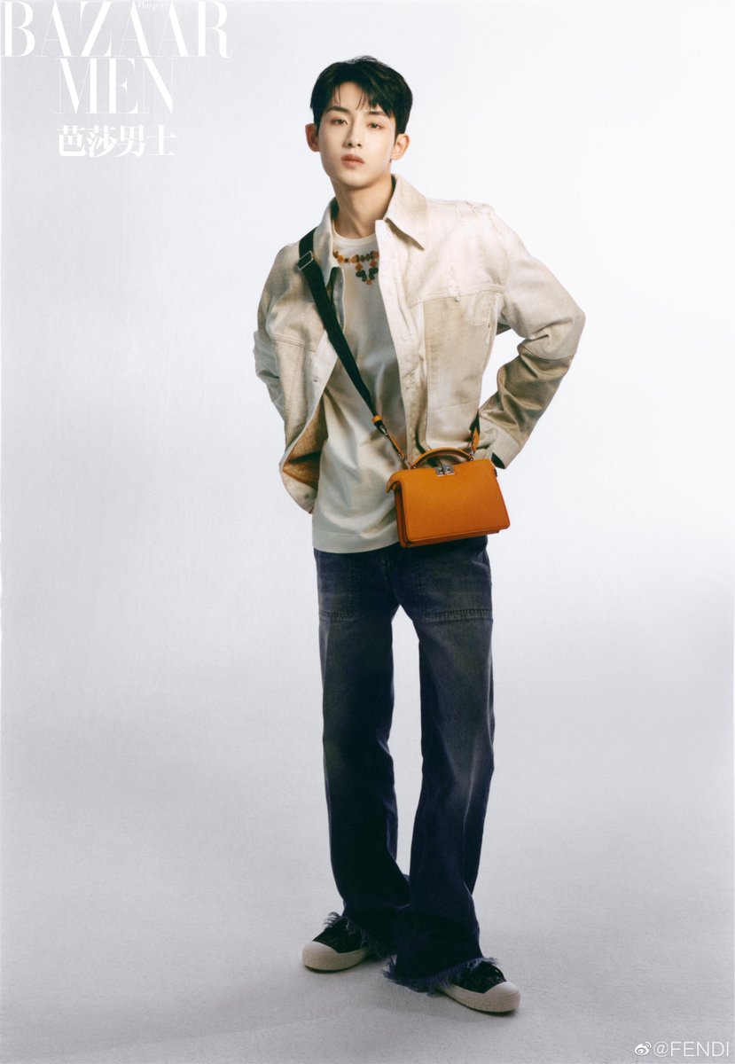 230212 FENDI Official Weibo Post with #WINWIN 

歌手WINWIN 身着FENDI 2023春夏男士系列，叠搭造型精简轻盈，悠闲无拘。全新FENDI 2023春夏男士系列现已发布，点击网页链接 ，即刻探索更多。

🖇m.weibo.cn/detail/4868325…

#董思成 #NCT윈윈 #ウィンウィン #วินวิน #윈윈
