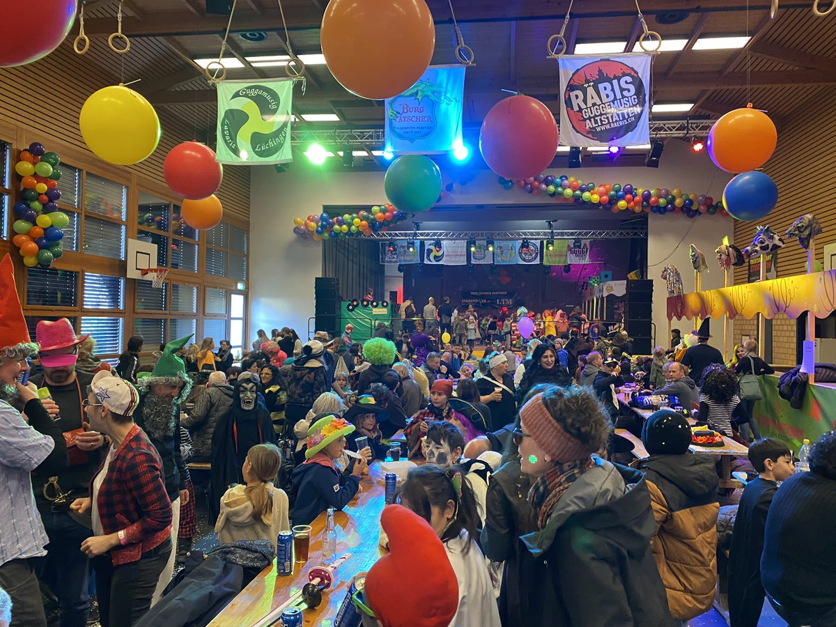 sandro_w_hess's tweet photo. Wenn die #Obervögel flügge werden, dann läuft die närrische Zeit wieder auf Hochtouren - Räbschter Dorffasnacht 🤡🥳👍🏻 #Fasnacht #Rebstein #Rheintal https://t.co/6R8hHWtmbO