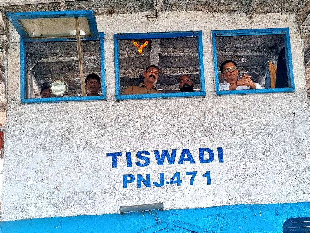 NSawaikar's tweet photo. Goa is known for its rivers and the ferries. Pleased to meet the Captain/Machinist/Sailor of the ferry. The people who safely sails us through the troubled/choppy/today waters.
#GoanFerry https://t.co/IoGKmCJfUz