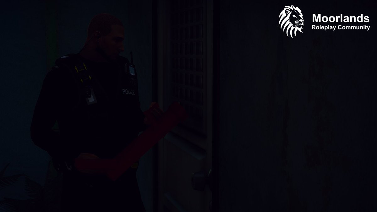 1007_MRP's tweet photo. See... the Sgt still does get out and about! 👮

Last night utilising MOE kit to force open a door so officers could enter under PACE powers. 🚨

Seriously busy shift last night! Really well done to the on duty civilians.

#Fictional #FiveM #MoorlandsRPC https://t.co/Belv0b2ps3
