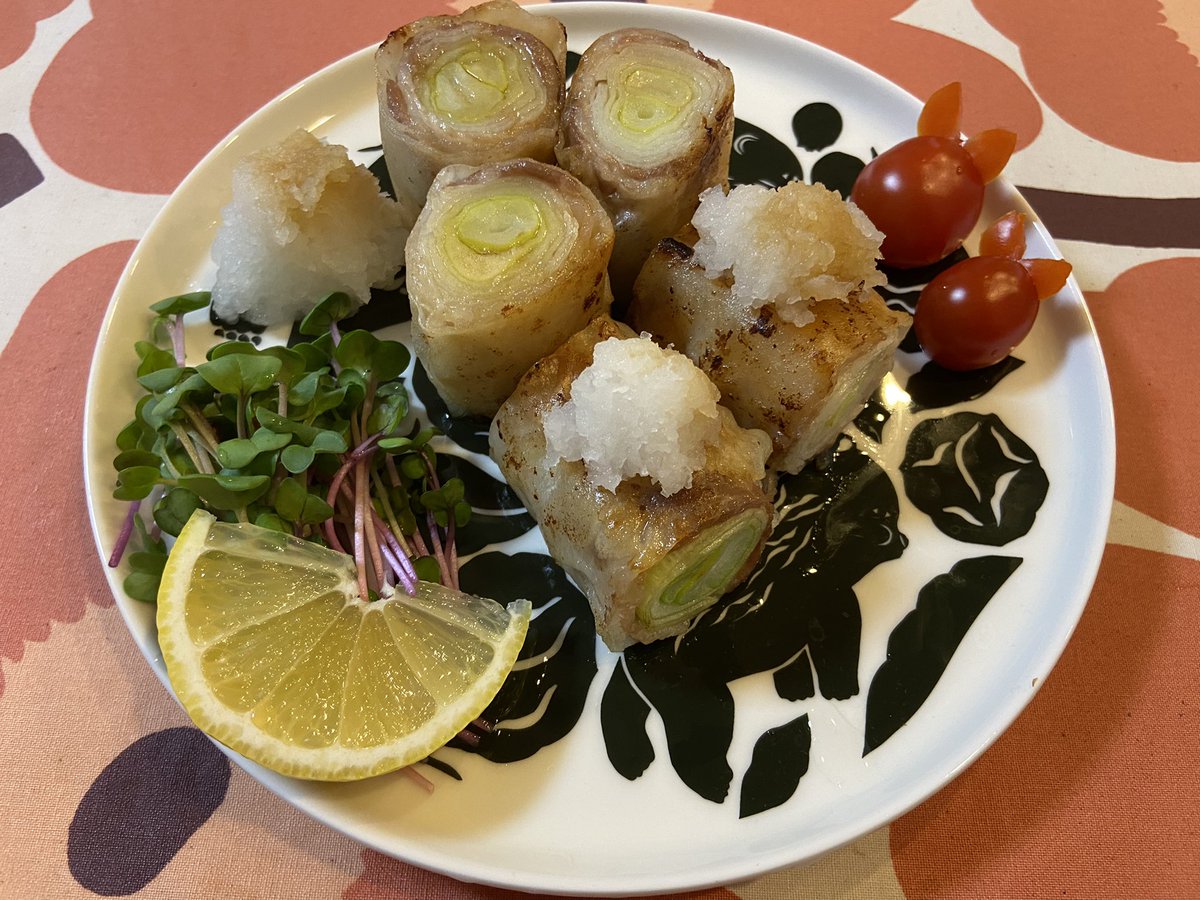 fuji_fan's tweet photo. ネギ肉巻きのおろしポン酢😃
おうちごはん編集部まい姉��んの
@ouchigohan_jp レシピ👨🍳
皮パリ・中ジューシーでネギの甘みがめちゃうま🤤
#ネギ肉巻きのおろしポン酢 #marimekko #マリメッコ #karhuemo #カルフエモ #unikko #ウニッコ #料理好きな人とつながりたい #料理大好き #おうちごはんlover https://t.co/lDvqsSHUpH