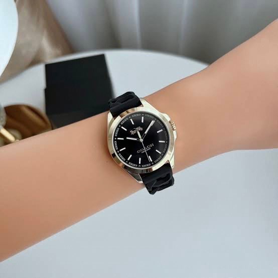 CHappybrand's tweet photo. นาฬิกาผู้หญิง สายซิลิโคนสีดำ หน้าปัดทอง 
✅ใส่สบาย น้ำหนักเบา  
Coach watch 14503783  
หน้าปัด: 34mm. พร้อมกล่อง Brand 

🏷️ 3,590.-

𓈈𓈈𓈈𓈈𓈈𓈈𓈈𓈈𓈈
🛵 ฟรีค่าส่ง
🛍️ Shopee: https://t.co/10EeqNkQLf

#นาฬิกาข้อมือ #นาฬิกาผู้หญิง #แบรนด์เนมแท้ #ส่งฟรี #ของขวัญ #ของขวัญวาเลนไทน์ https://t.co/rQAxQPVW6j
