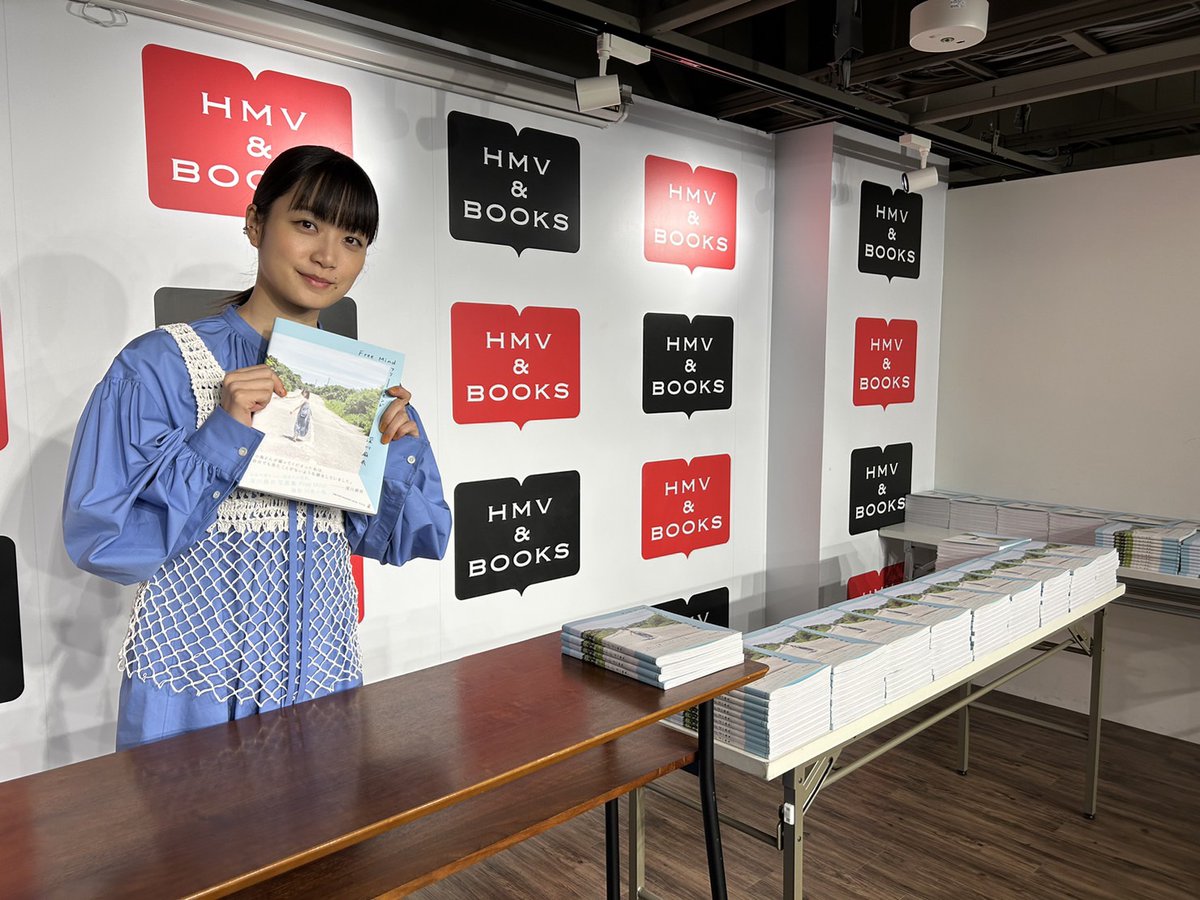gentosha_shoten's tweet photo. 深川麻衣さん『Free Mind』発売記念お渡し会、HMV&amp;BOOKS SHIBUYAさんにて。大盛況でした。深川さんのご対応にお客様大満足でした。そして、皆様素敵なお客様でした。ありがとうございました。  #深川麻衣  #FreeMind  @HmvBooksShibuya @BOOKS_GENTOSHA https://t.co/L6Jl96lmuz