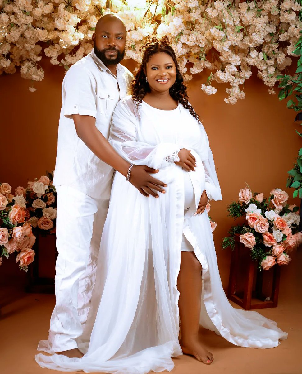 It's a boy..
Congratulations 🎉.
#shotbythespiritual🪔
.
.
.
#photography #maternity #maternityshoot #ibadanphotographer #nigerianphotographershub #akaworldwide #prayforburna #Wizkid #TheLastOfUsHBO