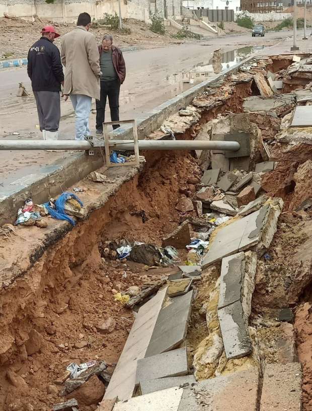 بعد الإسكندرية.. هبوط أرضي جديد في السلوم بمصر