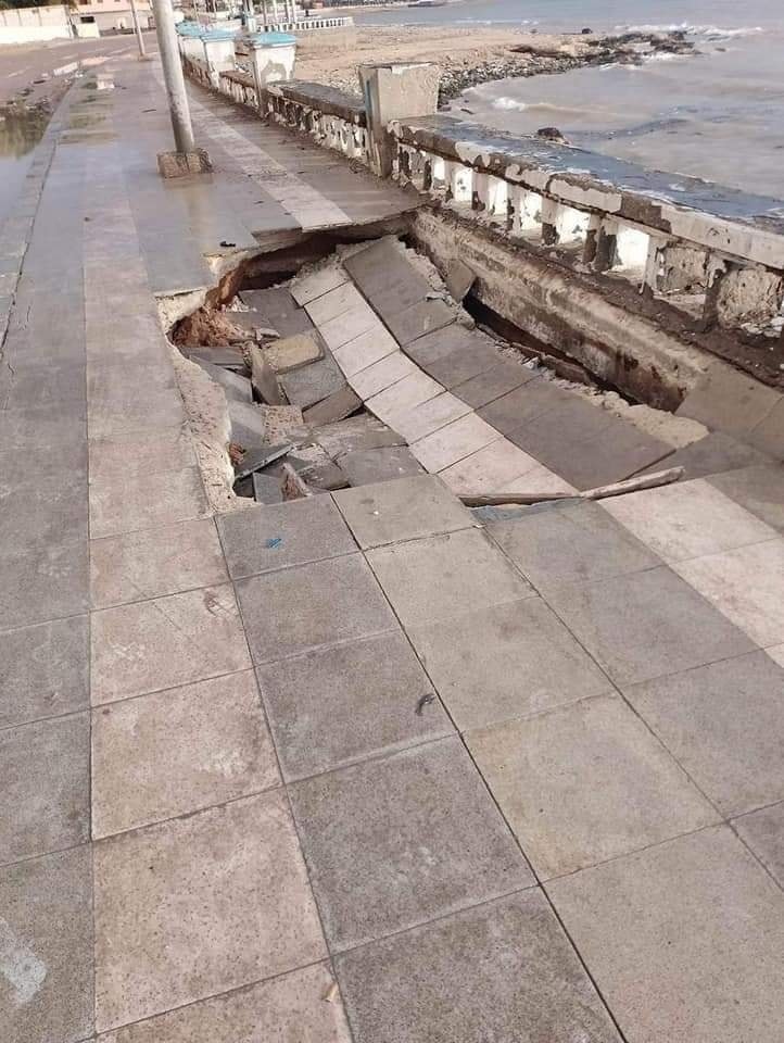 بعد الإسكندرية.. هبوط أرضي جديد في السلوم بمصر