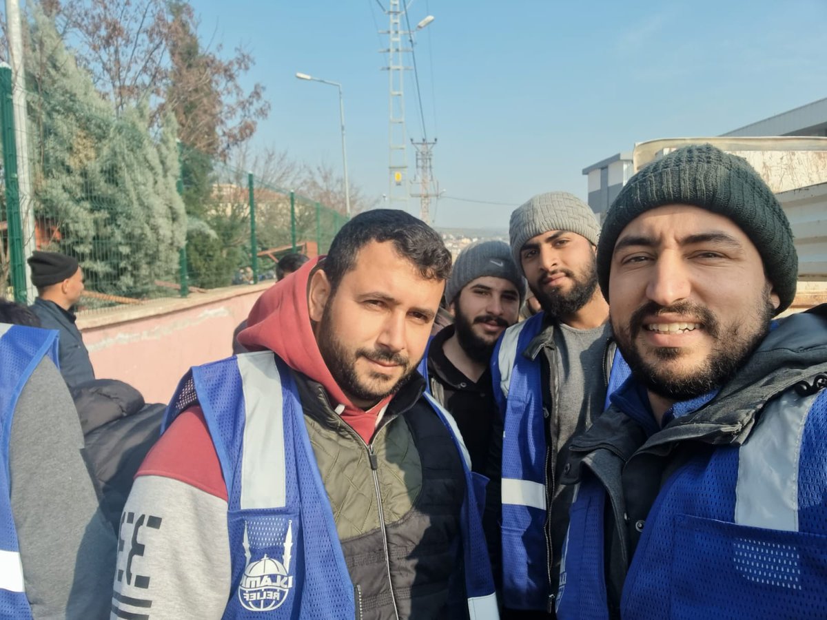 ilmfeed on Twitter "Syrian refugees are volunteering to distribute aid