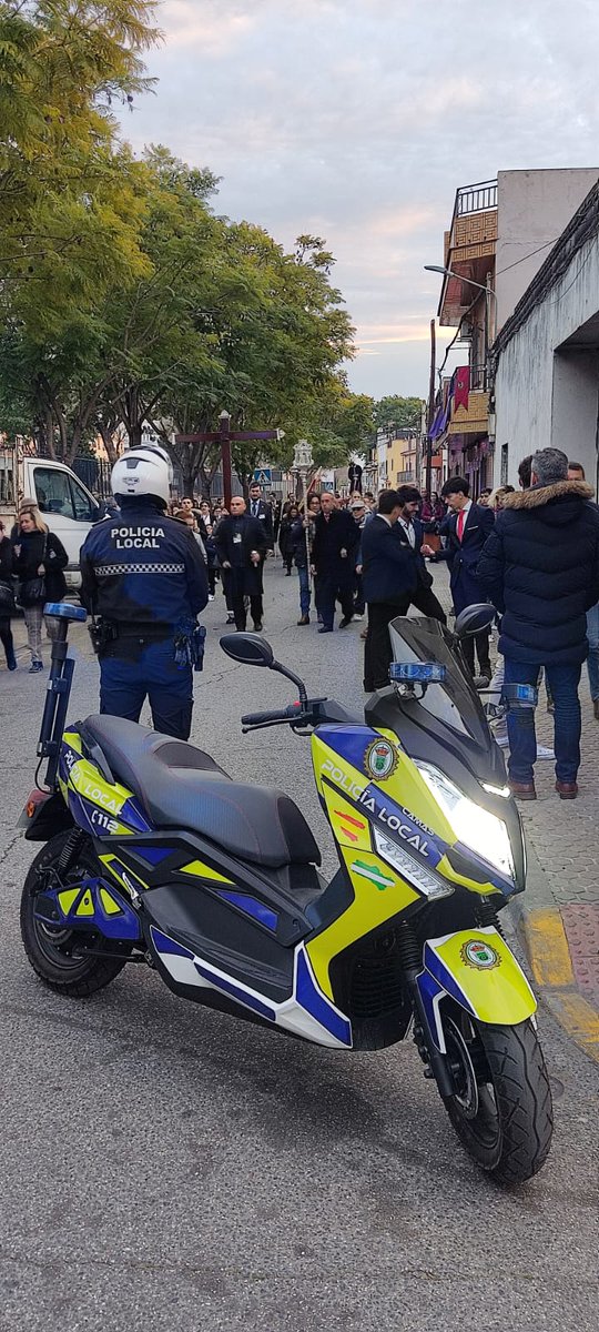 En días en los que los cameros y cameras volvemos a disfrutar de intensa actividad en la calle, quiero acordarme de quienes velan por nuestra seguridad y el buen resultado de cada acto y evento.
Nuestra Policía Local. Mi agradecimiento como alcalde por su trabajo. 🔝🚔