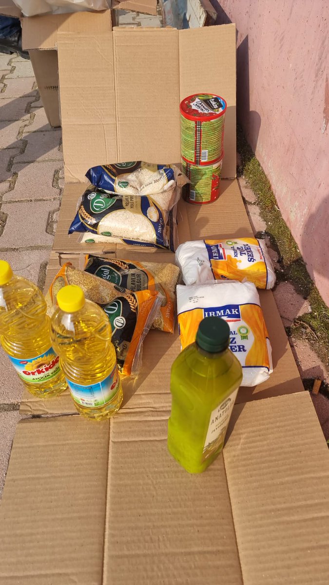 ilmfeed on Twitter "Syrian refugees are volunteering to distribute aid