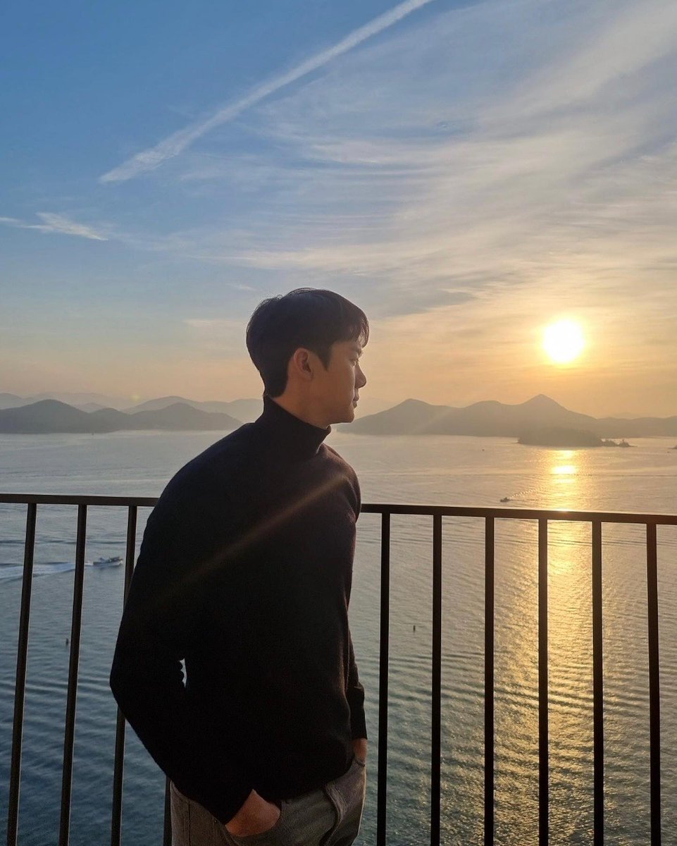 jossainyourhead's tweet photo. Entry for hashtag skiesforhyunbeen 🤭 https://t.co/5brTsPNy8m