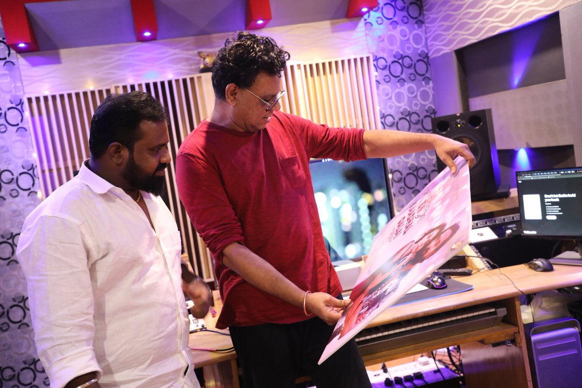 GuruMuthukumar6's tweet photo. Thanks to music director C.Sathya Sir for Releasing Our "En Kaadhal oalai" Love Album Song Poster https://t.co/BgIGRXn5lR