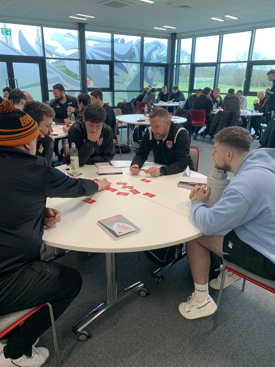 GuyH3's tweet photo. Today sees the start of the @FAWCoachEd C Certificate at Colliers Park. 30+ coaches taking the opportunity to develop their coaching skills and support our grassroots game. 👏⚽️🏴󠁧󠁢󠁷󠁬󠁳󠁿 https://t.co/FA32vPWKdS