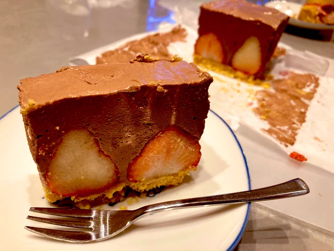 のチョコムースケーキ去年作って美味しかったのでまた作ってみた。娘が生まれてからお菓子作ることが増えたな〜 