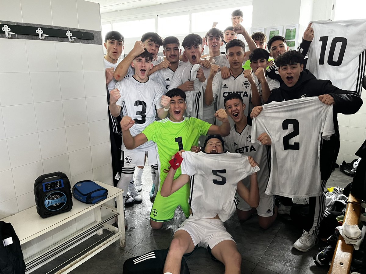 🔥ESTAMOS EN SEMIFINALESSSSSS 🤩

👉🏻 Nuestra Sub-1️⃣6️⃣ se mete en las semis de la #FasePlata como mejor segundo clasificado en la fase de grupos con 6 puntos 👏🏻

Gran actuación de nuestros Cadetes este sector, a pesar de la derrota de hoy 💪🏼

⚪️⚫️ ¡¡VAMOS CEUTAAA!! ⚪️⚫️