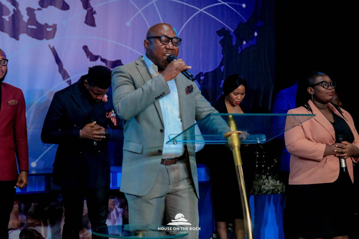 hotrumuahia1's tweet photo. |OPENING PRAYER|

Heavenly father we thank you for your faithfulness, mercy, goodness
We are here to worship

Every worker will work according to plan
May you come across to us through your servant our pastor this morning

#Openingprayer
#Godslovelanguage
#Hotr
#Hotrumuahia https://t.co/PqWgwc4RZx