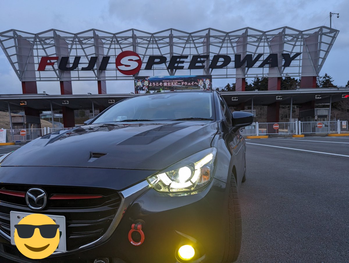 marushin0225's tweet photo. 年1のFSW本コース無事?に走りきりました。
自己ベスト更新
2'23.707(去年は2'29.648)
E.G.T.Dの4名のアドバイスのお陰ですね。確実に。
お疲れ様でした。また来年👋
#WRF16 #デミオ https://t.co/KkCGADS1YC