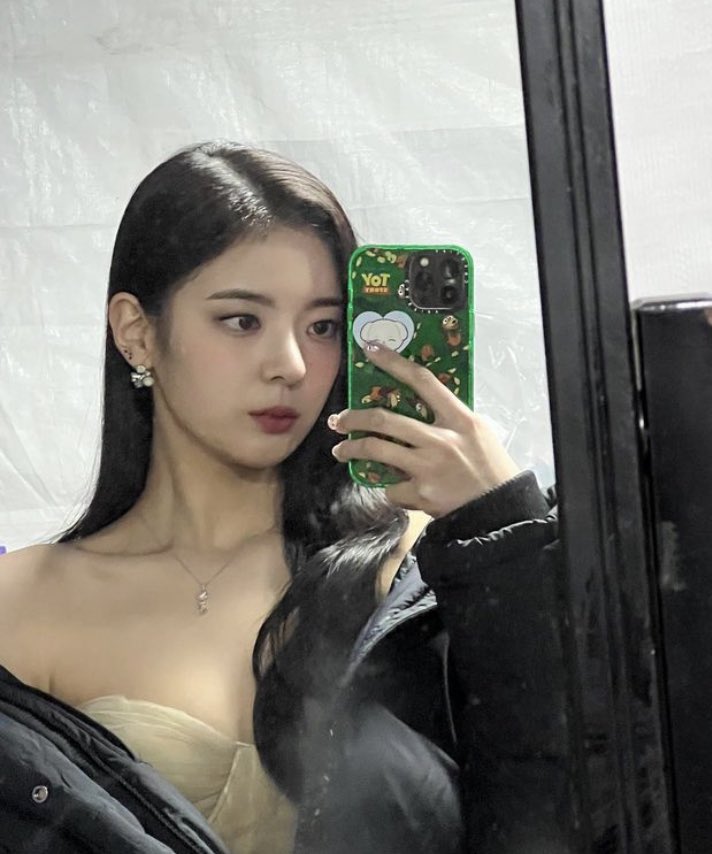 yakaulah's tweet photo. #MSD #MidzySelcaDay #Lia #choilia https://t.co/WUJjsNmRiw